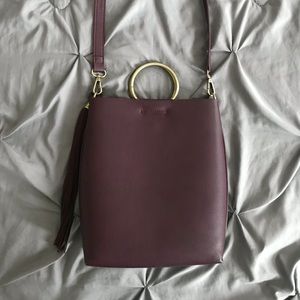 Francesca’s Ava Gold Metal Ring Crossbody Bag